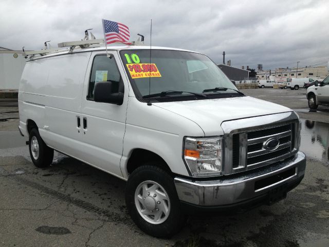 Ford Econoline 2010 photo 2
