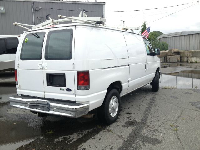 Ford Econoline 2010 photo 3