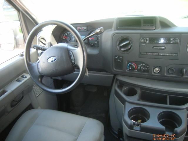 Ford Econoline 2010 photo 2