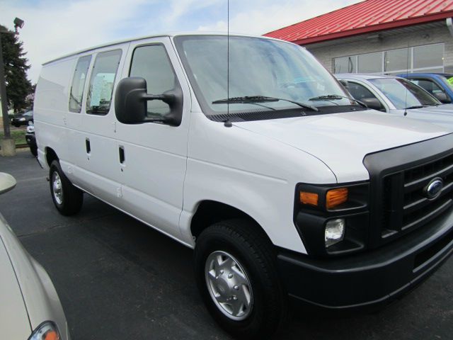 Ford Econoline 2010 photo 1