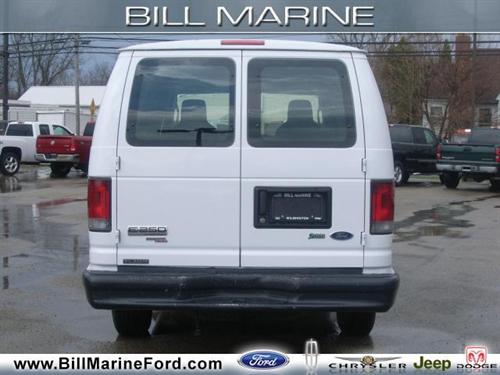 Ford Econoline 2011 photo 3