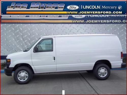 Ford Econoline 2011 photo 2