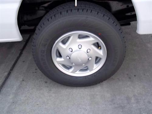 Ford Econoline 2011 photo 3