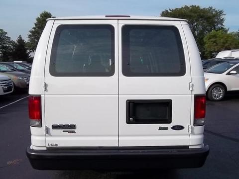 Ford Econoline 2011 photo 2