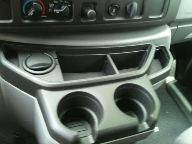 Ford Econoline 2011 photo 3