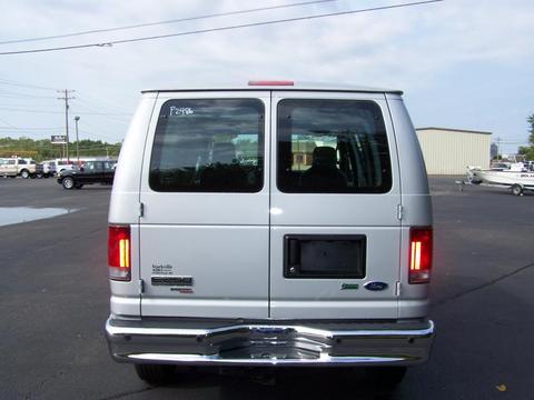Ford Econoline 2011 photo 1