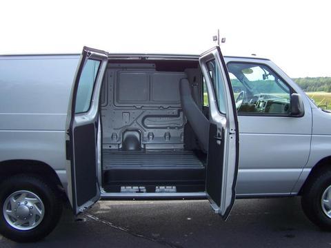 Ford Econoline 2011 photo 2