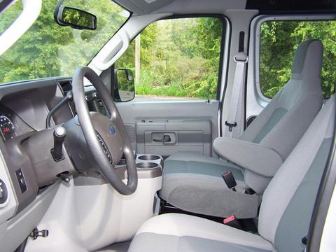 Ford Econoline 2011 photo 3