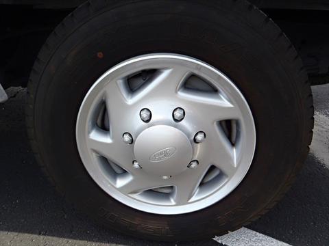 Ford Econoline 2011 photo 2