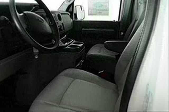 Ford Econoline 2011 photo 4
