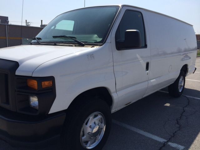 Ford Econoline 2011 photo 1