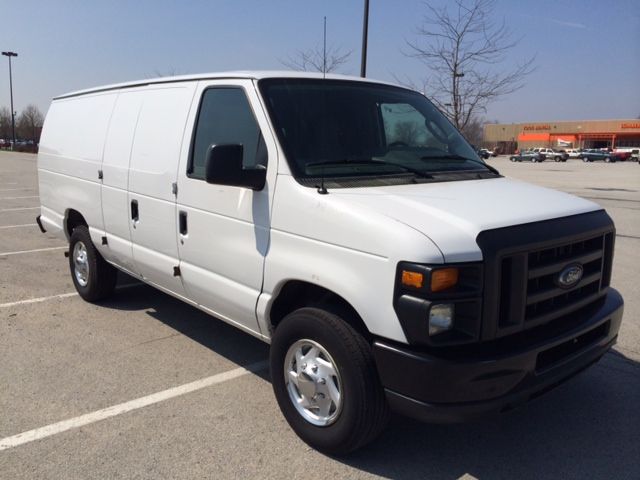 Ford Econoline 2011 photo 2