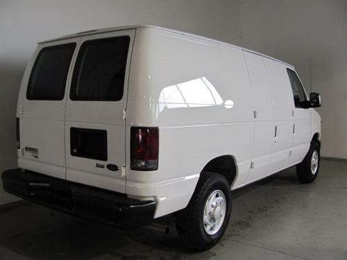 Ford Econoline 2011 photo 1