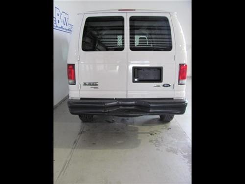 Ford Econoline 2011 photo 2