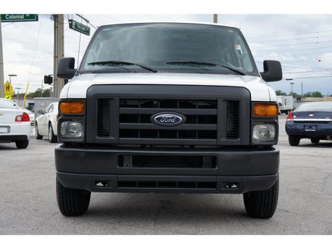 Ford Econoline 2011 photo 2
