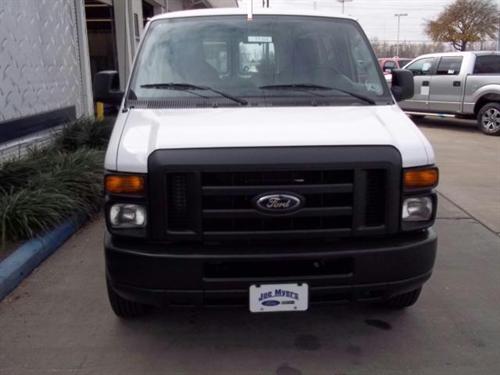Ford Econoline 2011 photo 2