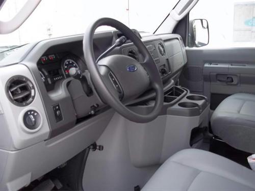 Ford Econoline 2011 photo 3