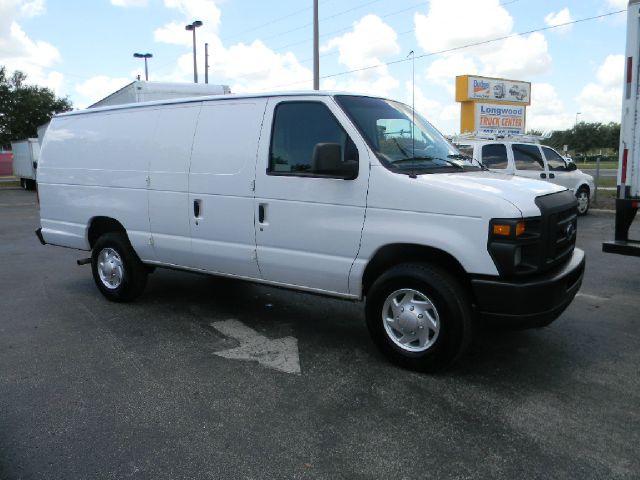 Ford Econoline 2011 photo 2