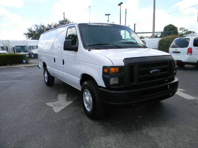 Ford Econoline 2011 photo 4