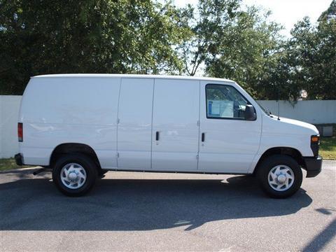 Ford Econoline 2011 photo 2