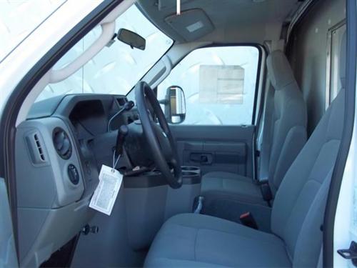 Ford Econoline 2011 photo 1