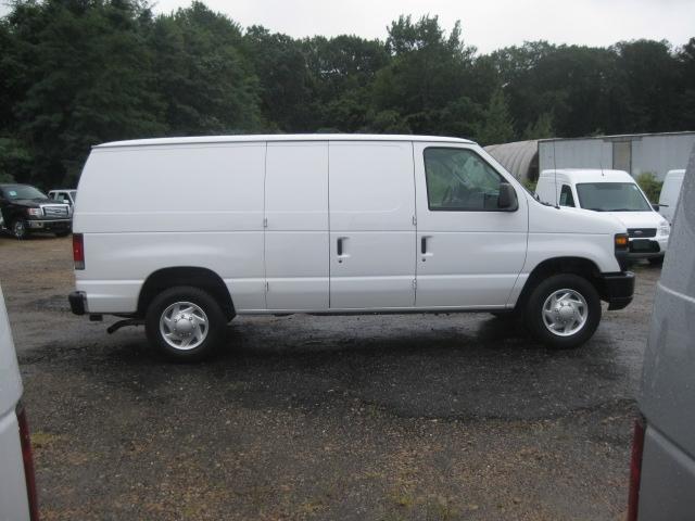 Ford Econoline 2011 photo 3