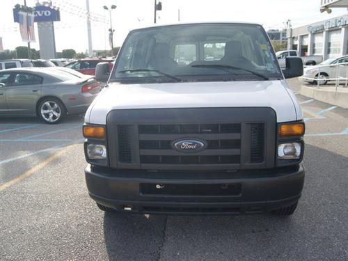 Ford Econoline 2011 photo 1