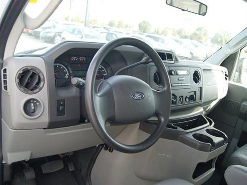 Ford Econoline 2011 photo 5