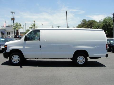 Ford Econoline 2011 photo 2