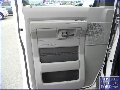 Ford Econoline 2011 photo 1