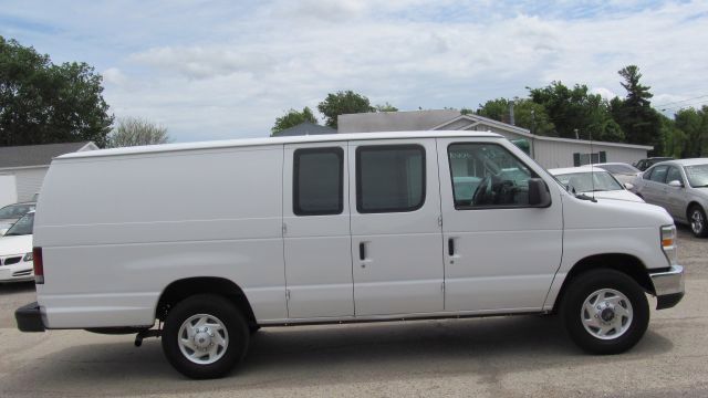 Ford Econoline 2011 photo 3
