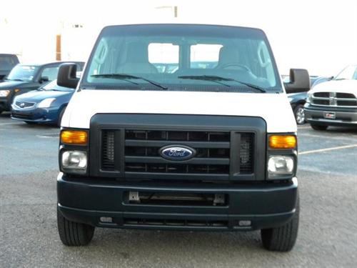 Ford Econoline 2011 photo 3