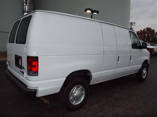 Ford Econoline 2011 photo 2