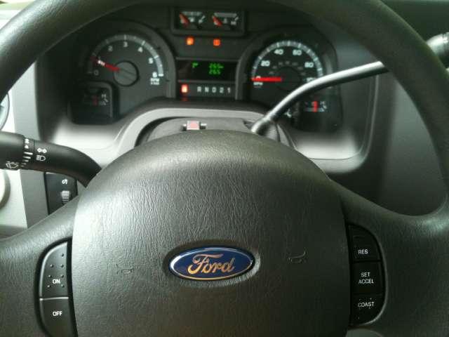 Ford Econoline 2011 photo 1