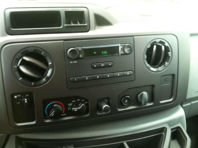 Ford Econoline 2011 photo 2