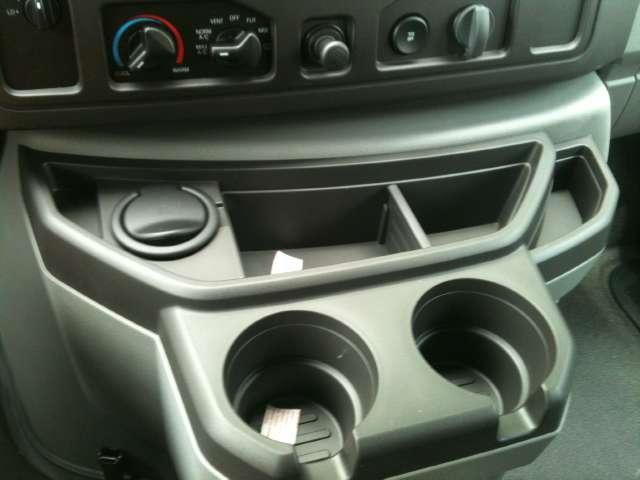 Ford Econoline 2011 photo 3