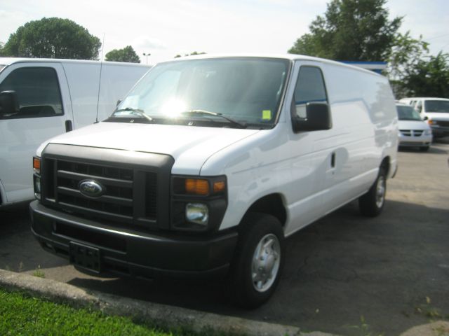 Ford Econoline 2011 photo 2