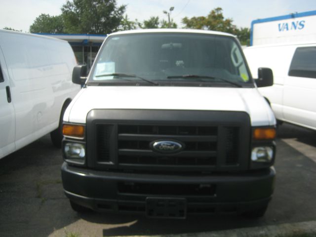 Ford Econoline 2011 photo 3