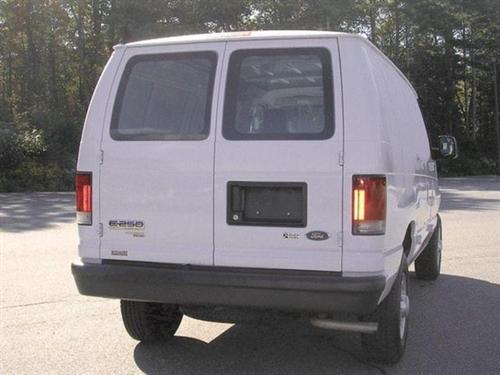 Ford Econoline 2011 photo 2