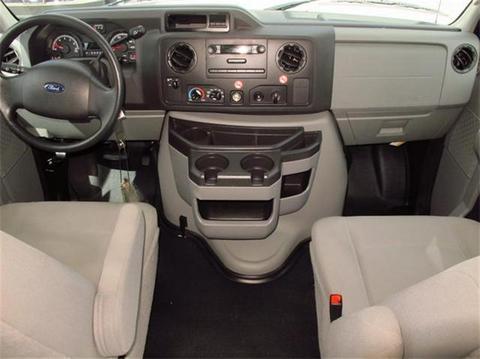Ford Econoline 2011 photo 2