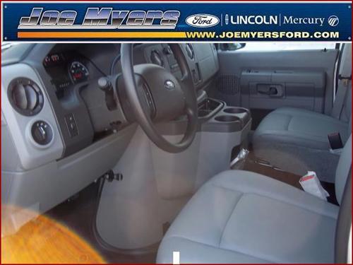 Ford Econoline 2011 photo 3