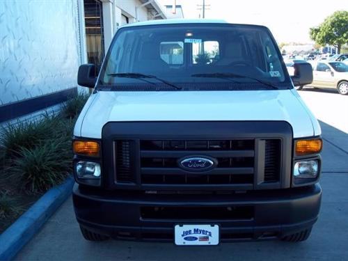 Ford Econoline 2011 photo 2