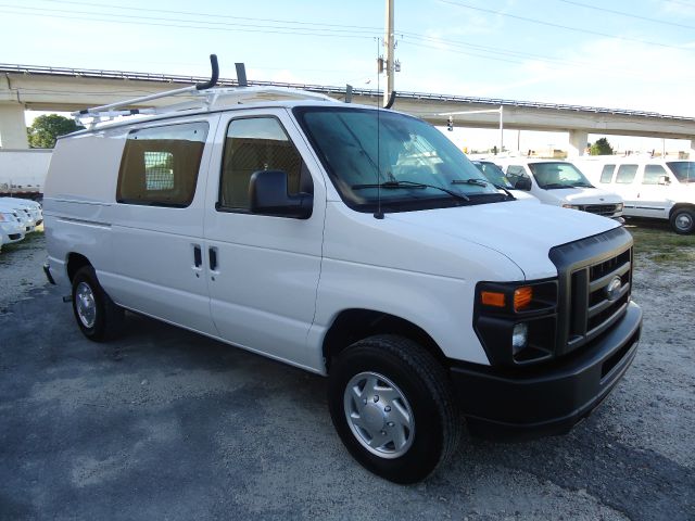 Ford Econoline 2011 photo 2