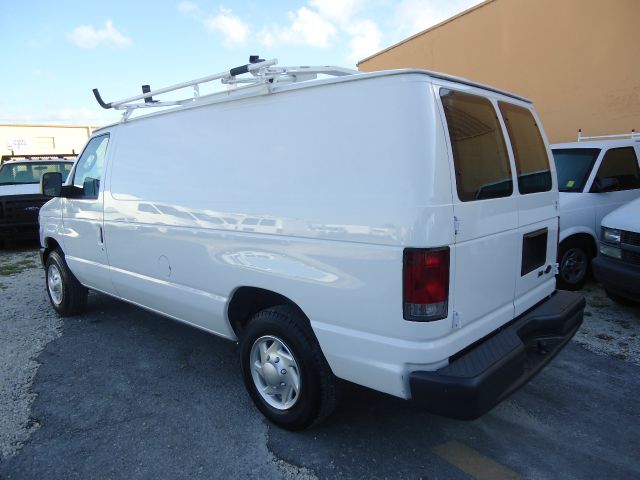 Ford Econoline 2011 photo 3