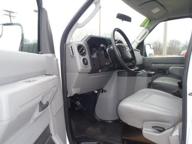 Ford Econoline 2011 photo 4