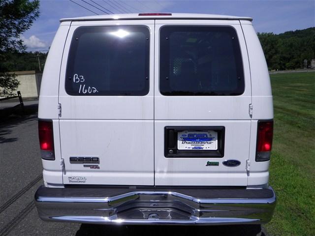 Ford Econoline 2011 photo 3