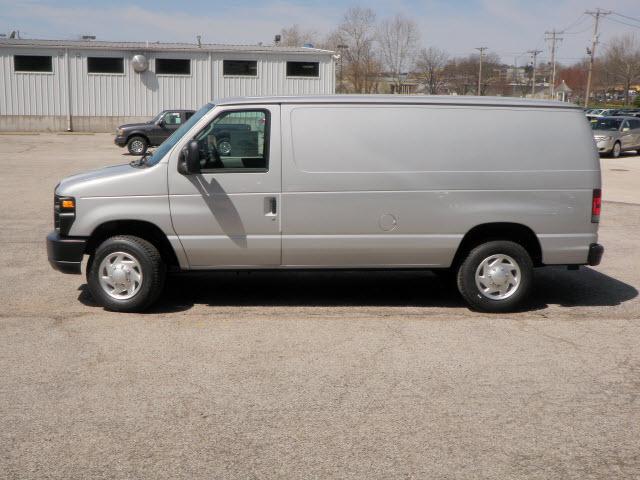 Ford Econoline 2011 photo 1