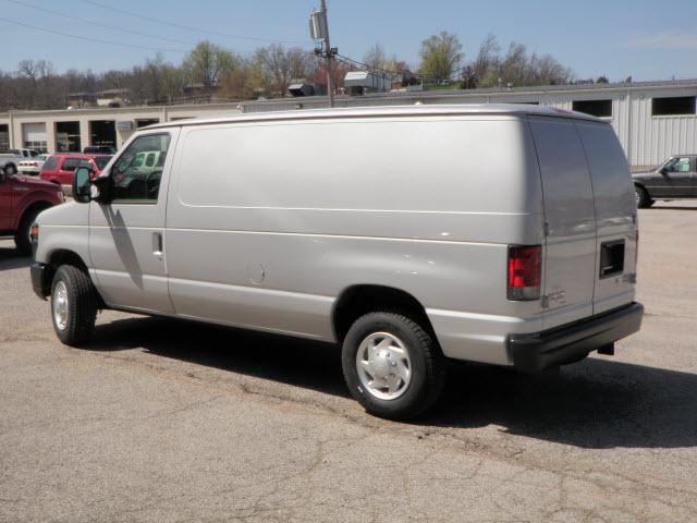 Ford Econoline 2011 photo 2
