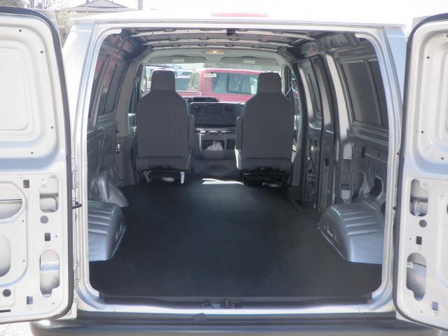 Ford Econoline 2011 photo 3