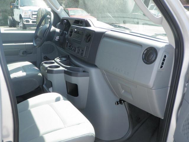 Ford Econoline 2011 photo 5